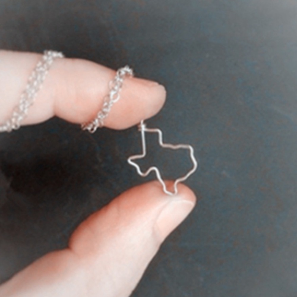 Dainty Texas Pendent Necklace Silver